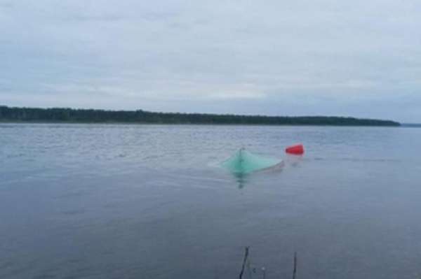 На севере Красноярского края перевернулась лодка, есть погибшие