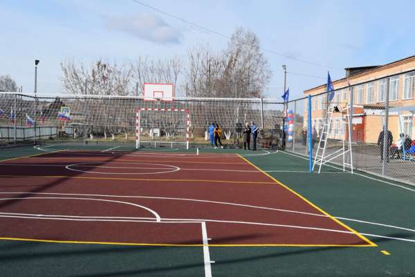 В Каратузском районе появилась спортивная площадка с трибунами