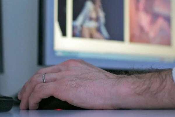 В Абакане мужчина ответит за распространение порнографии в соцсетях