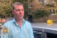 Красноярский таксист спас от мошенников пенсионерку