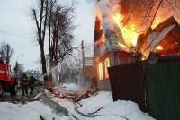 Ночью в Минусинске вспыхнули сразу два дома