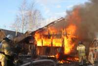 В Хакасии продолжают гореть дома и бани