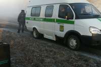 На трассе Минусинск-Абакан приставы арестовывали машины должников прямо на обочине