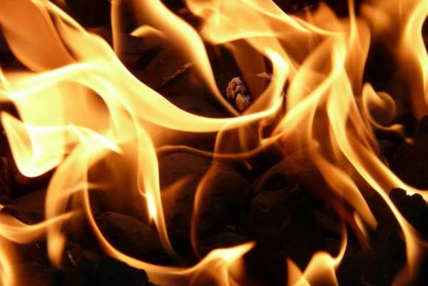 В Красноярском крае в частном доме сгорели двое мужчин