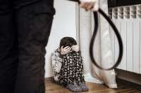 В Хакасии у многодетной матери забрали детей за жестокое обращение 