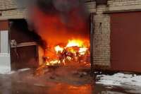 Житель Хакасии успел спастись из горевшего гаража