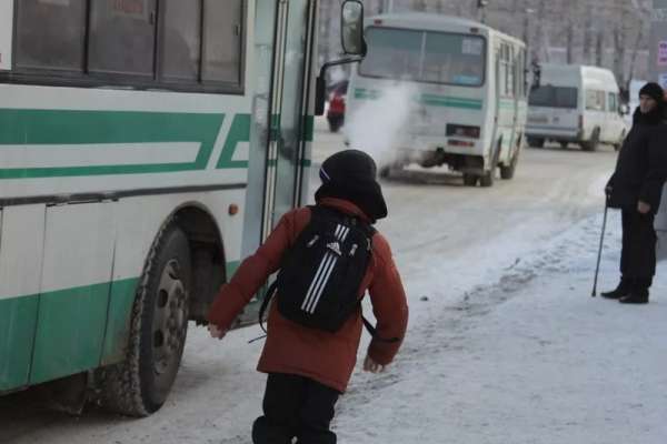 Госдума запретила водителям автобусов высаживать детей