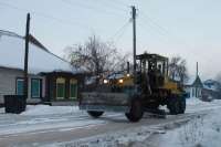 В Минусинске продолжается уборка снега