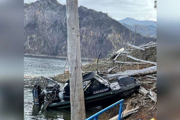 На Саяно-Шушенском водохранилище перевернулась аэролодка, три человека погибли