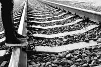 На железнодорожных путях под Абаканом погиб 15-летний подросток