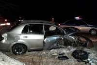 На заснеженной трассе под Саяногорском в дорожной аварии пострадала автоледи