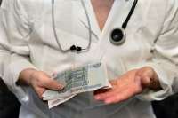 В Минздраве Хакасии рассказали, за что полагаются дополнительные выплаты медикам