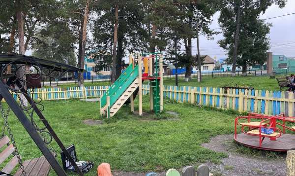 В Красноярском крае на детской площадке погиб 9-летний мальчик