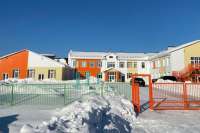 Глава Емельяновского района заплатила 135 млн бюджетных рублей за возведение школы, в которой опасно учиться