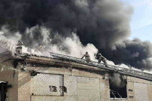В Абакане на территории строительного завода в пожаре погиб мужчина