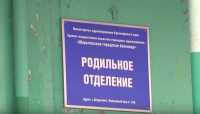 В Красноярском крае женщина родила на тротуаре, не добравшись до роддома