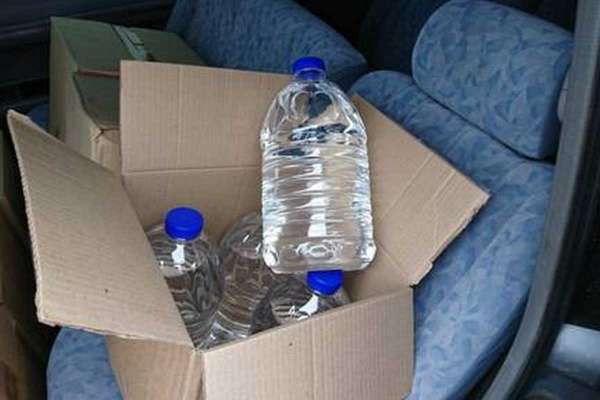В Хакасии на дороге задержали легковушку со 140 литрами спирта