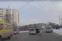 В Хакасии ребенок выпал на ходу из автомобиля