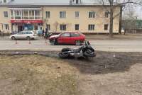 В Хакасии водитель мотоцикла получил перелом позвоночника в дорожной аварии
