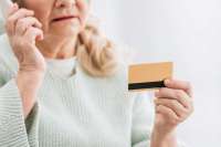 Пенсионерка из Хакасии, разоблачая мошенников, осталась без кредитных денег