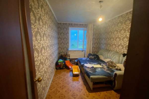 В Красноярском крае 3-летний ребёнок выпал из окна на пятом этаже