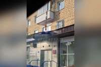В Шушенском на балконе многоэтажного дома висело тело обнаженной женщины