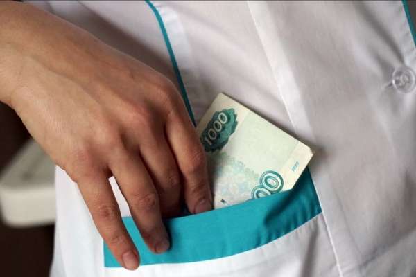 В Хакасии медсестра онкодиспансера получила взятку в 1 млн рублей
