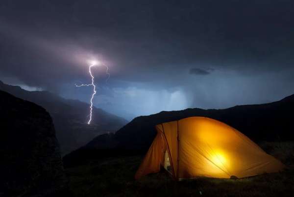 В Туве молния убила в палатке мать и сына