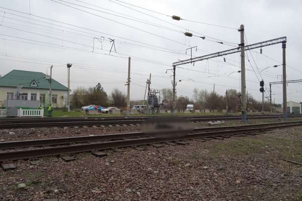 На станции Минусинск 82-летнего пенсионера задавило грузовым поездом  
