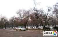 В Минусинске под закат года решили асфальтировать парковку на площади Ленина