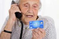 Общественники предлагают пенсионерам добровольно запретить онлайн-операции по картам