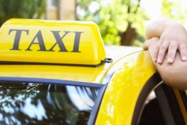 Абаканский таксист согласился доставить суши — и лишился денег