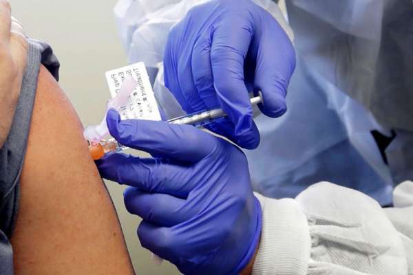 Масштабная вакцинация от COVID-19 начнется в России на следующей неделе