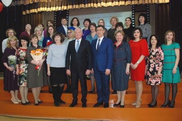 В Минусинске наградили лучших педагогов года