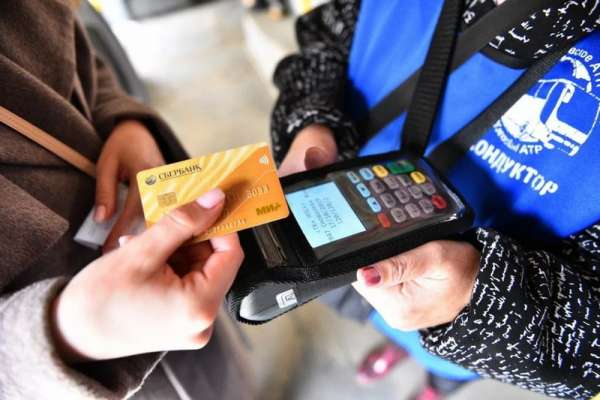 В Сибири все чаще платят за проезд банковскими картами. Дойдет ли безнал до Минусинска?