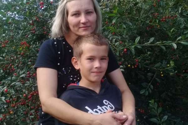 В Красноярском крае 10-летний мальчик спас свою маму из тонущей машины