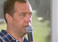 Медведев рекомендовал учителям податься в бизнес