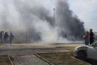 В Красноярске в результате пала травы сгорело несколько автомобилей