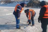 Лед на водоемах Хакасии достиг максимальной прочности