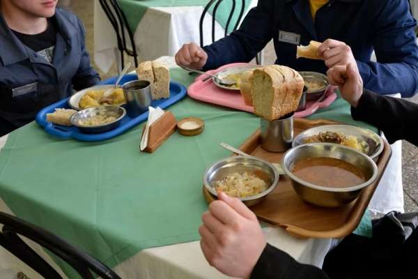 В хакасских ИВС задержанных кормят на 1100 рублей в сутки
