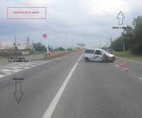 На трассе между Минусинском и Абаканом иномарка &quot;впечаталась&quot; в столб (фото)