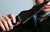 Жительница Тувы купила нож и сразу зарезала им соседа