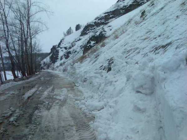 В Курагинском районе на трассу сошла снежная лавина