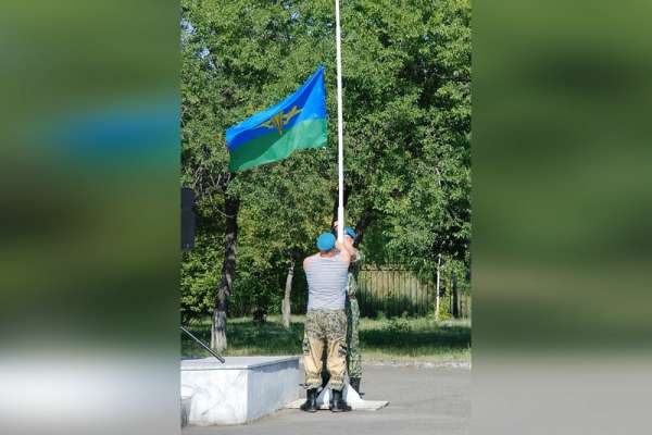Десантники Минусинска собрались на площади Победы