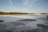 В Красноярском крае ищут тела двоих мужчин, которые провалились под лёд на снегоходе