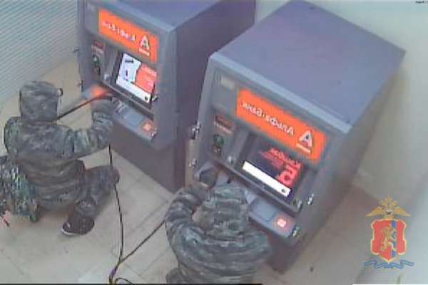 В Красноярском крае банда взломщиков банкоматов похитила более одного миллиона рублей