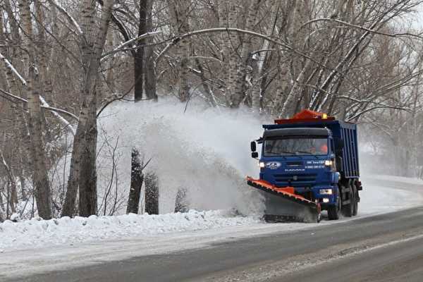 В Минусинске на дороги рассыпят полтора миллиона рублей