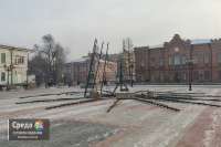 На Соборной площади Минусинска все-таки решились сделать ледовые горки для детворы