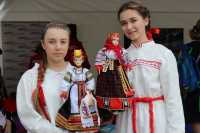 Минусинские умельцы могут похвастаться куклами в национальных костюмах