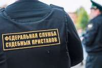 В Минусинском районе приставы поймали злостного алиментщика на автобусной остановке